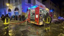 Incendio in via Santa Reparata, i vigili del fuoco in azione