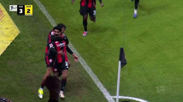 Two stoppage-time goals seal chaotic six-goal thriller in Frankfurt