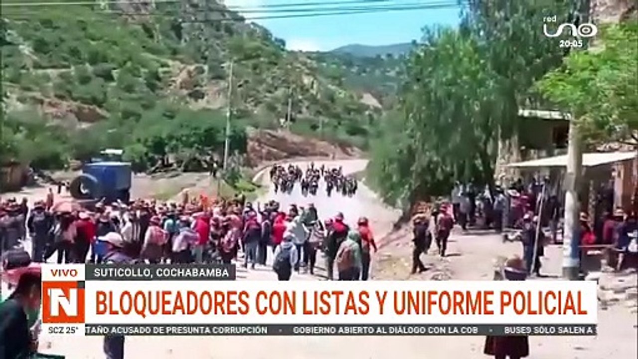 BLOQUEADORES CON LISTA Y UNIFORME POLICIAL