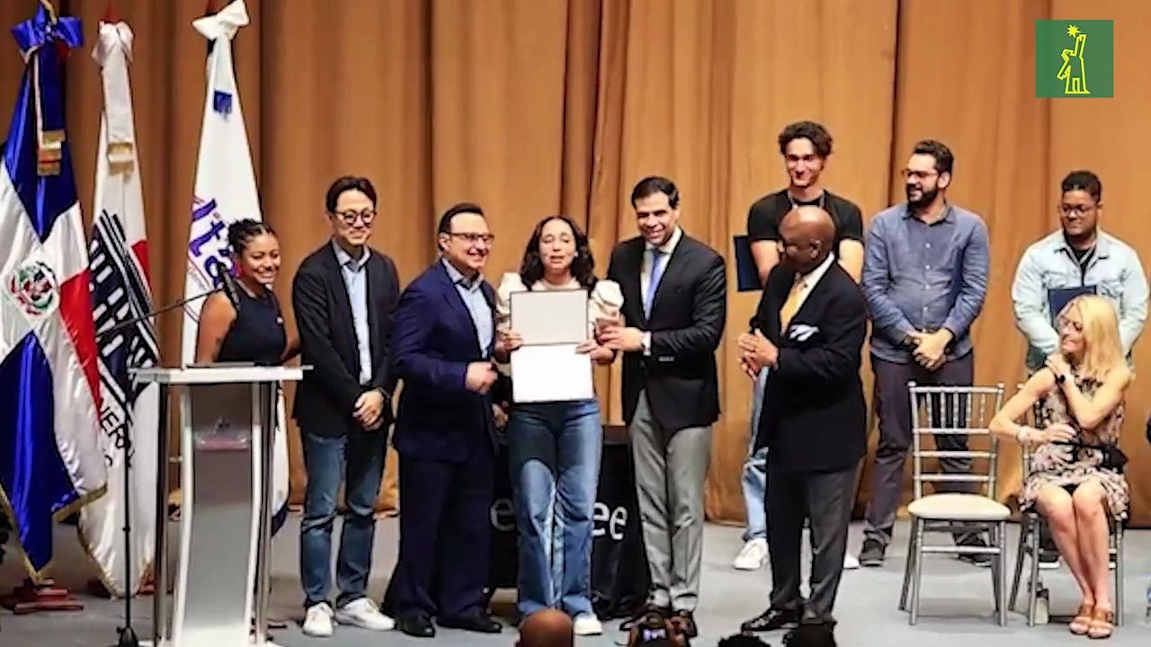 Clausura del programa Berklee en Santo domingo (entrega de becas)