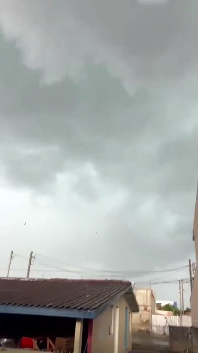 Simepar confirma passagem de tornado neste sábado em São José dos Pinhais, no Paraná