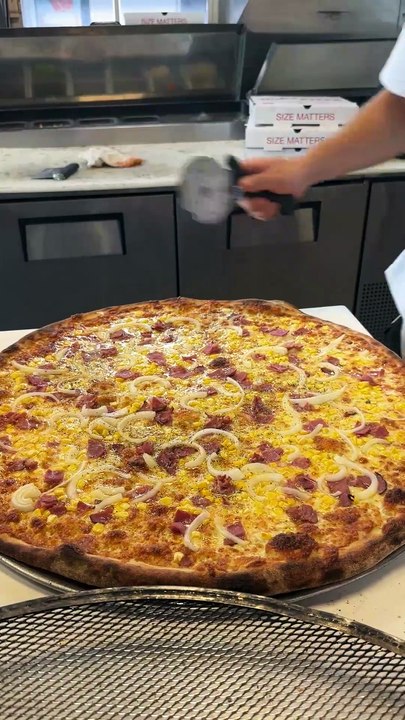 Ham onion and corn pizza 😍