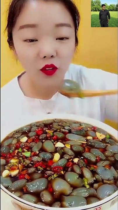 Girl Chinese Food Eating Vlog | Street Style Noodles, Momos & Fruits 🥑🥝 | Tasty Food Vibes 😋