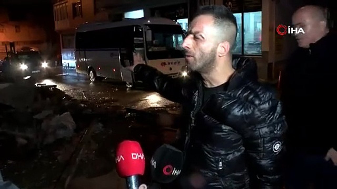 Bursa'da lodos duvarı devirdi, altında kalan 10 araç hasar gördü