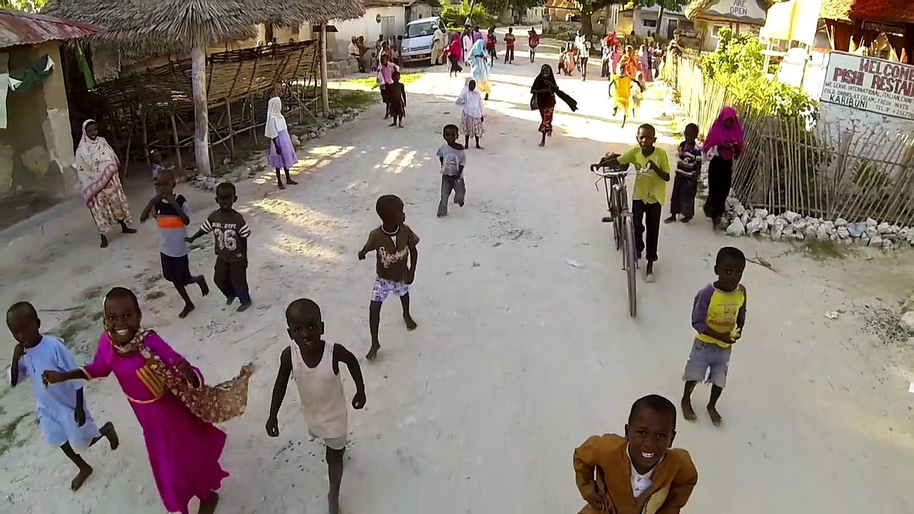 Anthony Bourdain Parts Unknown S04E05 Tanzania  (1080p x265 10bit Joy)