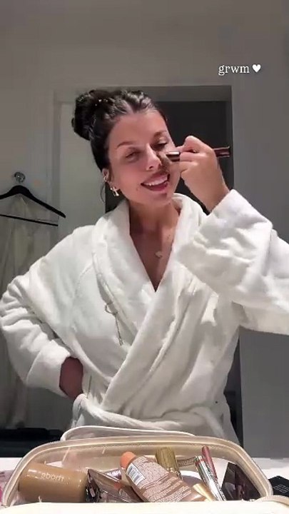 Grwm 🤍👄✨ lmk if you want more reels like this!...#grwm #morningroutine #makeup #haircare #skin