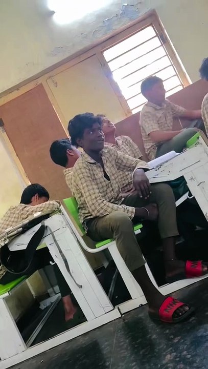 Venom arrives on school ☠️😱