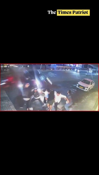 Drunk Driver Loses Control on 100 Feet Road, Car Crashes Into Restaurant Wall in Bengaluru