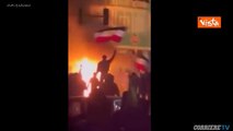I video social delle proteste in Iran, fiumi di persone in strada contro il regime dell'Ayatollah Khamenei