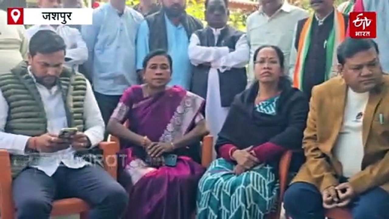 मनरेगा बनाम जी राम जी को लेकर विवाद जारी, जशपुर के कुनकुरी में हुआ “मनरेगा बचाओ संग्राम”, धमतरी में कांग्रेस ने किया प्रदर्शन