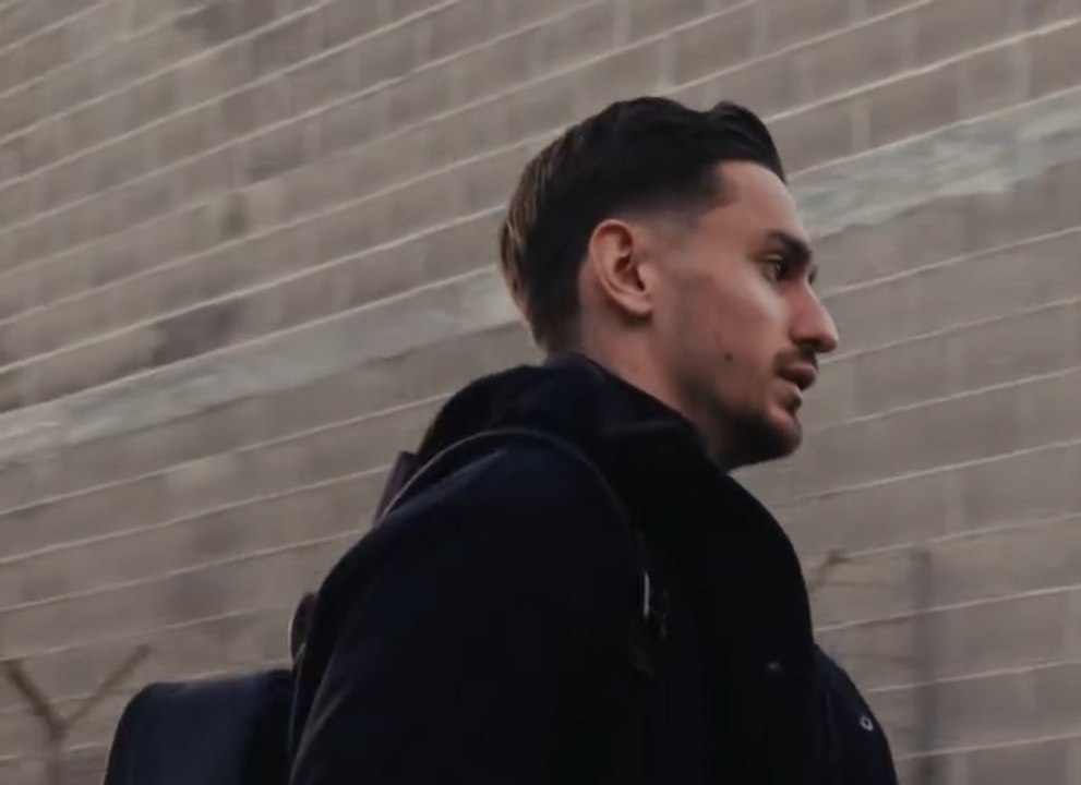 Il Napoli viaggia con stile verso Milano: eleganza e concentrazione per gli azzurri