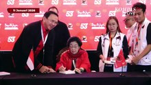Ahok Minta Tanda Tangan Megawati di Buku Spirit Kemanusiaan, Mega dan Puan Kompak Salam Metal