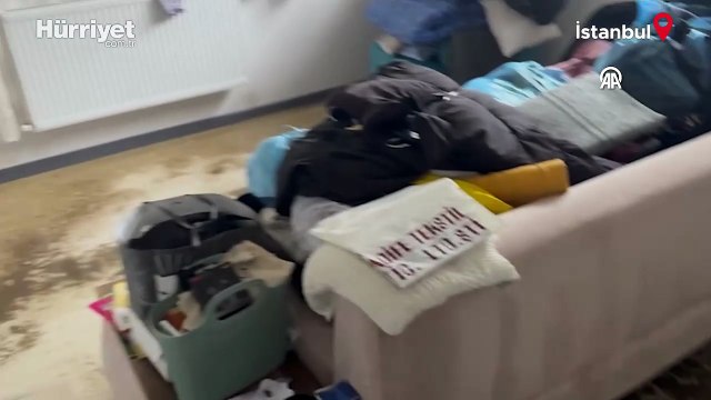 Beylikdüzü'nde sağanak nedeniyle 5 katlı binanın giriş katındaki 2 daireyi su bastı