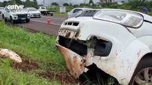Jovem perde controle de carro e bate contra barranco na BR-277 em Cascavel