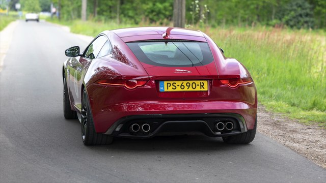 Jaguar F-Type V8 R Coupe - LOUD Accelerations & Crackles !