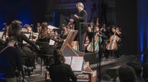 Commozione e applausi, il maestro Muti dirige orchestra e detenuti