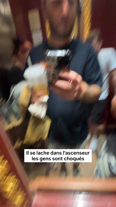 Il pète dans l'ascenseur 🤣