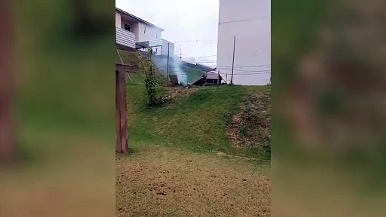Muita fumaça: Incêndio em móveis velhos revolta moradores no Conjunto Riviera