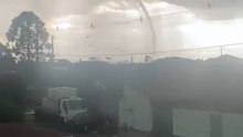 Tornado atinge Região Metropolitana de Curitiba, no Paraná
