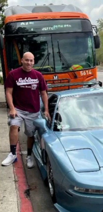“Just me and my car posted up at work, enjoying the downtime and letting the grind roll by. Weekends hit different when the car’s right there.” #metro #metrobus #mtabus #busdriver #Acuransx