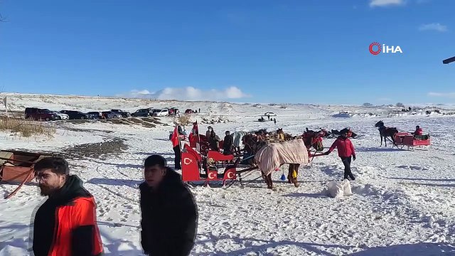 Çıldır Gölü buz tuttu! Atlı kızakla keşfettiler