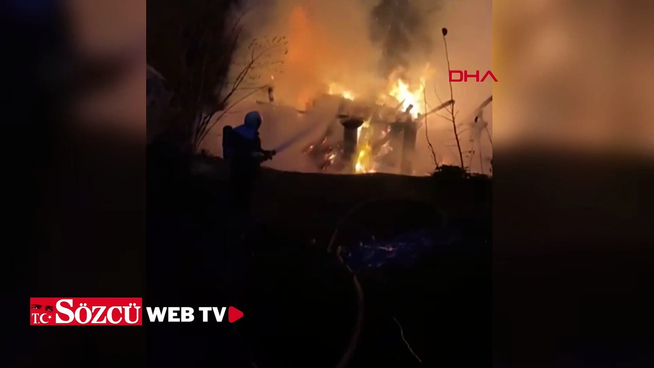 Bartın Bacadan çıkan kıvılcımlar nedeniyle çıkan yangında ahır yandı