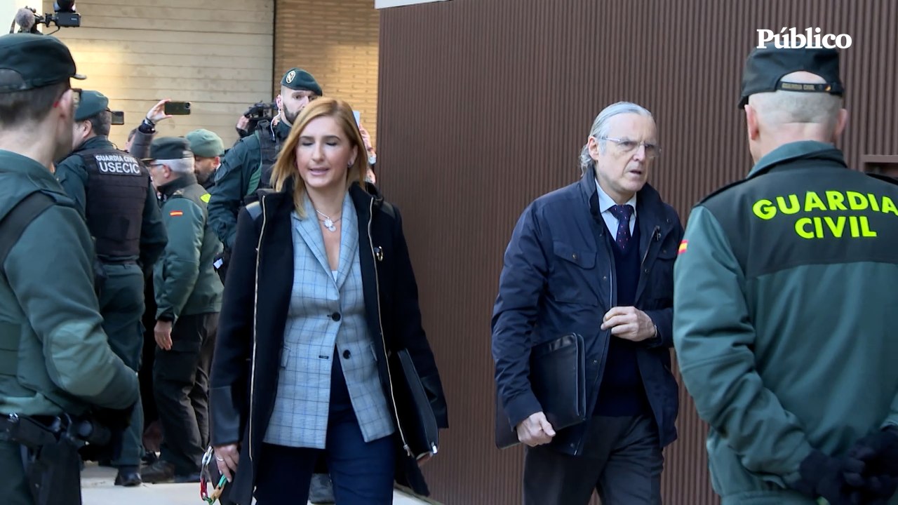 Reciben a Pradas y Cuenca con gritos de "asesinos" n los juzgados de Catarroja