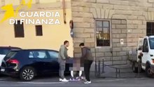 Firenze, il gioco delle tre carte nel centro storico: due denunciati e foglio di via (12.01.26)