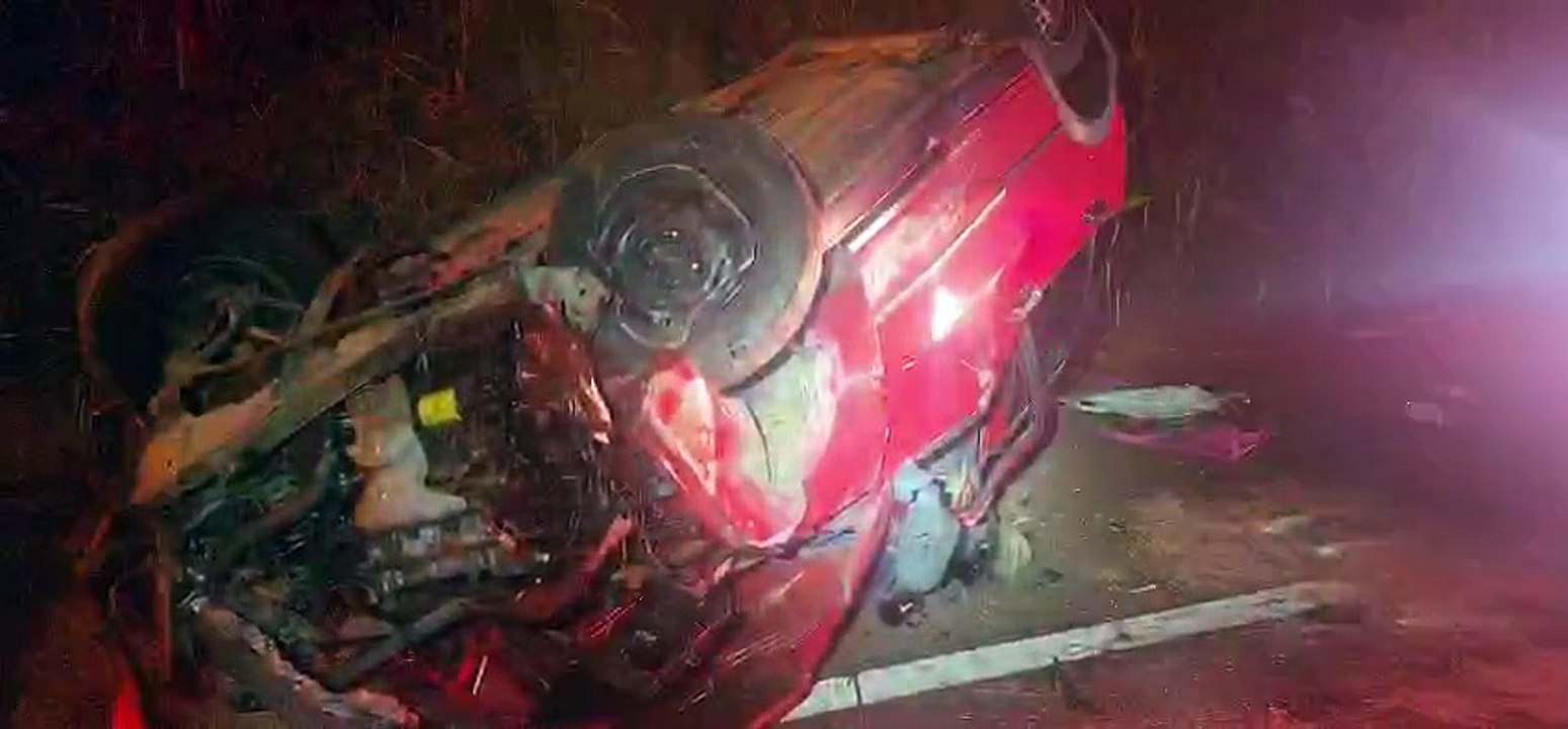 Motorista é ejetado de carro após capotamento no Contorno Sul de Apucarana