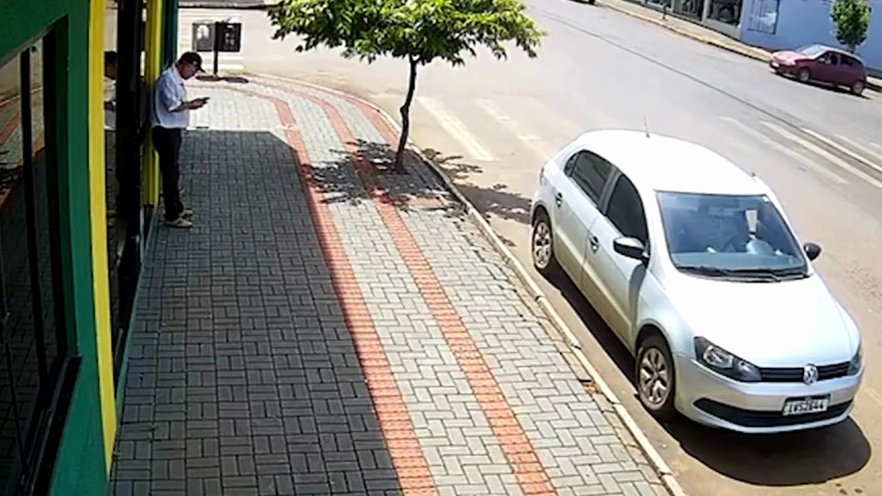 Morador denuncia furto, mas descobre que carro foi levado por engano para lava-rápido no PR