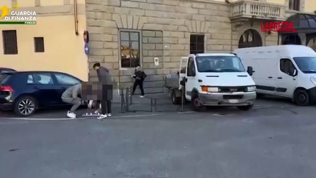 Firenze, truffa del gioco delle tre carte in centro: denunciate due persone