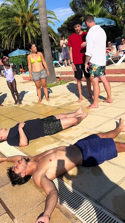 This is how I prepare the receptacles before dropping them into the pool so that it goes very quickly ❤️