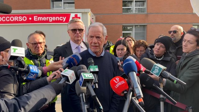 Bertolaso dopo il check al Niguarda: «Un ragazzo è fuori pericolo, per gli altri sarà un percorso molto lungo»
