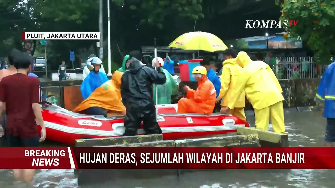 BREAKING NEWS - Terkini! Situasi Banjir di Pluit dan Mampang, Warga Dorong Motor Terjang Banjir
