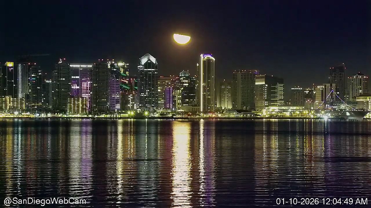 Uncut: Moon over San Diego from Tom Ham's Lighthouse | San Diego Web Cam