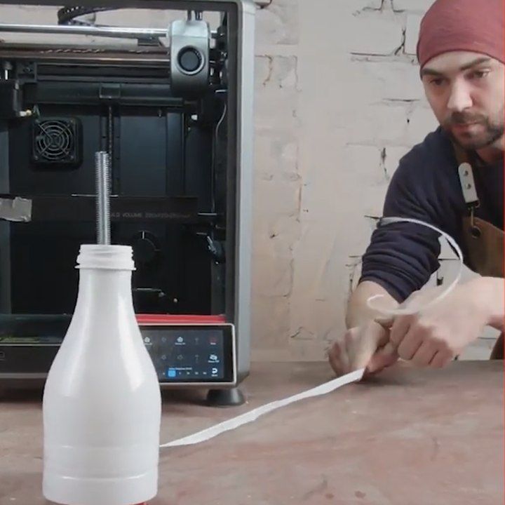 He Literally Recycled a Plastic Bottle and 3D Printed it Into A Bag! ♻️