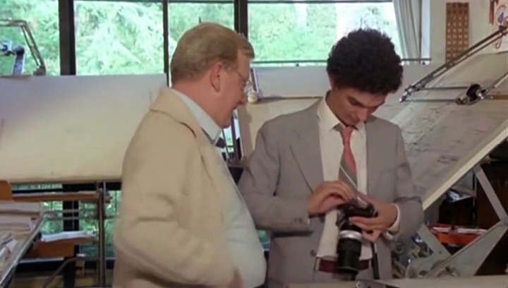 Lezioni private (1975)_A s*** piano teacher is the object of desire for one of the boys in her class.