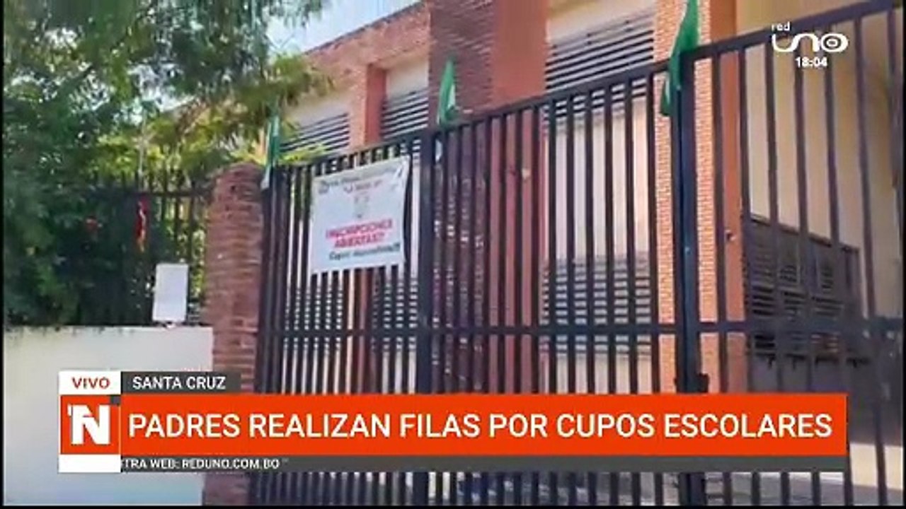 PADRES REALIZAN FILAS POR CUPOS ESCOLARES