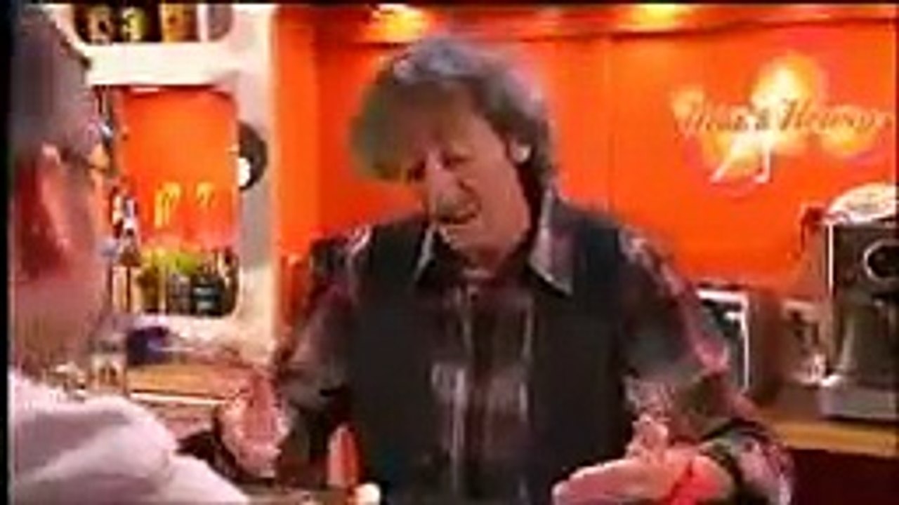 6x01 - La que se avecina - Una maruja, un entrecejo y un pionero del aire