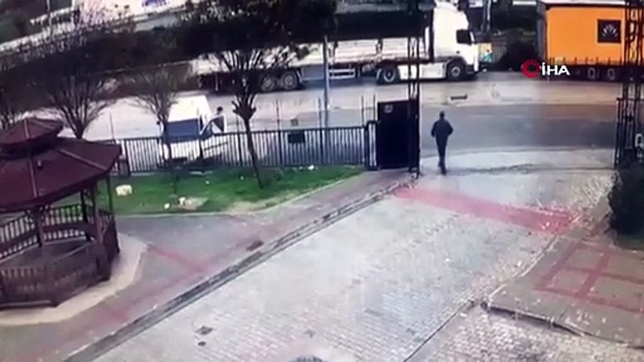 Kız kaçırma tartışmasında baba - oğul silahlı saldırıya uğradı; baba yaralandı, oğlu öldü!