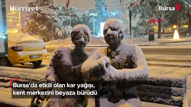 Bursa’da etkili olan kar yağışı, kent merkezini beyaza bürüdü