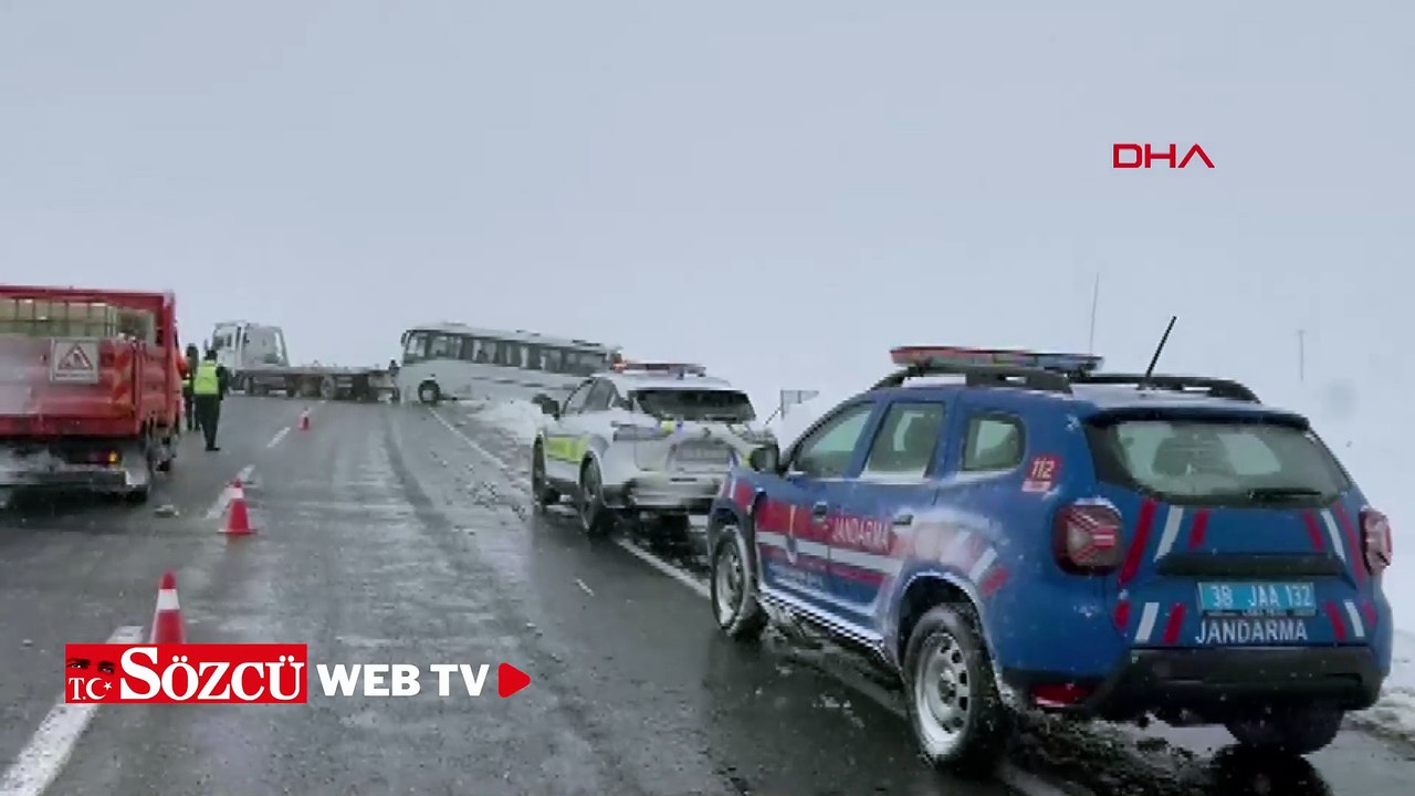 Malatya'ya cenazeye gidenleri taşıyan midibüs devrildi