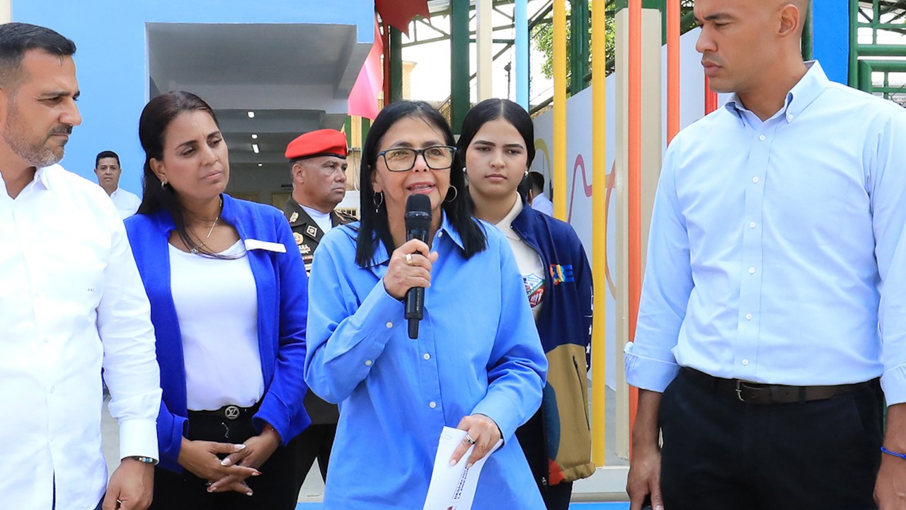 Delcy responde a la fake wikipedia de Trump donde dice ser el presidente de Venezuela