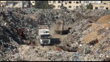 Tonnellate di rifiuti si accumulano nel centro di Gaza City