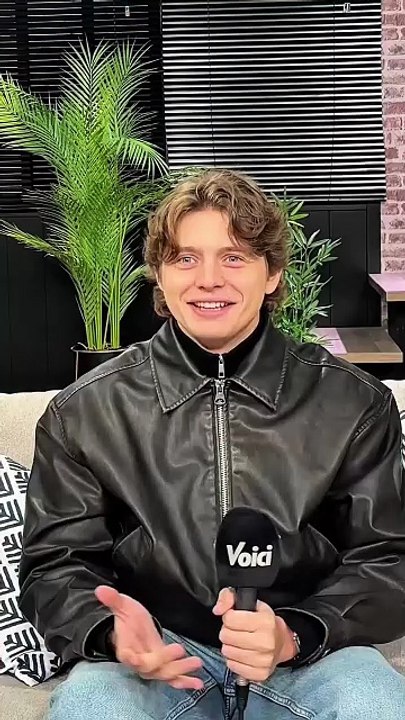 @ulyssesaragasmusic dévoile son univers avec son EP « Le Rêveur du bal » Entre introspection et mélodies envoûtantes, Ulysse nous plonge dans sa bande-son du chaos intérieur. Inspiré par ses souvenirs d’enfance et son regard un peu décalé sur le monde — c