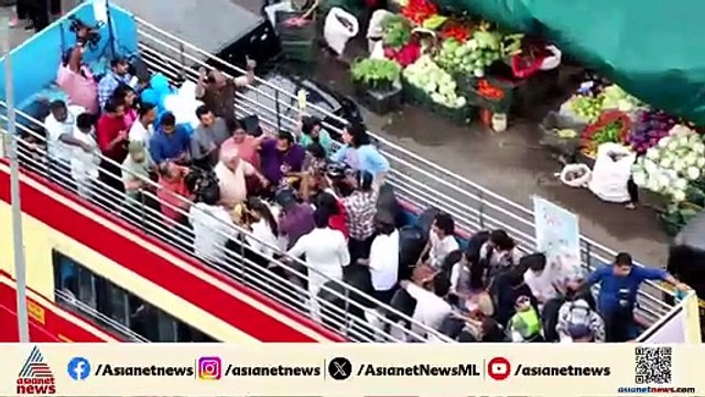 കലോത്സവ വിളംബര യാത്രയിൽ കൊട്ടിക്കയറി പെരുവനം കുട്ടൻ മാരാർ