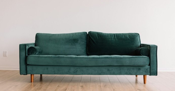 8 Clues in Your Living Room That Hint at a Lower-Middle-Class Childhood