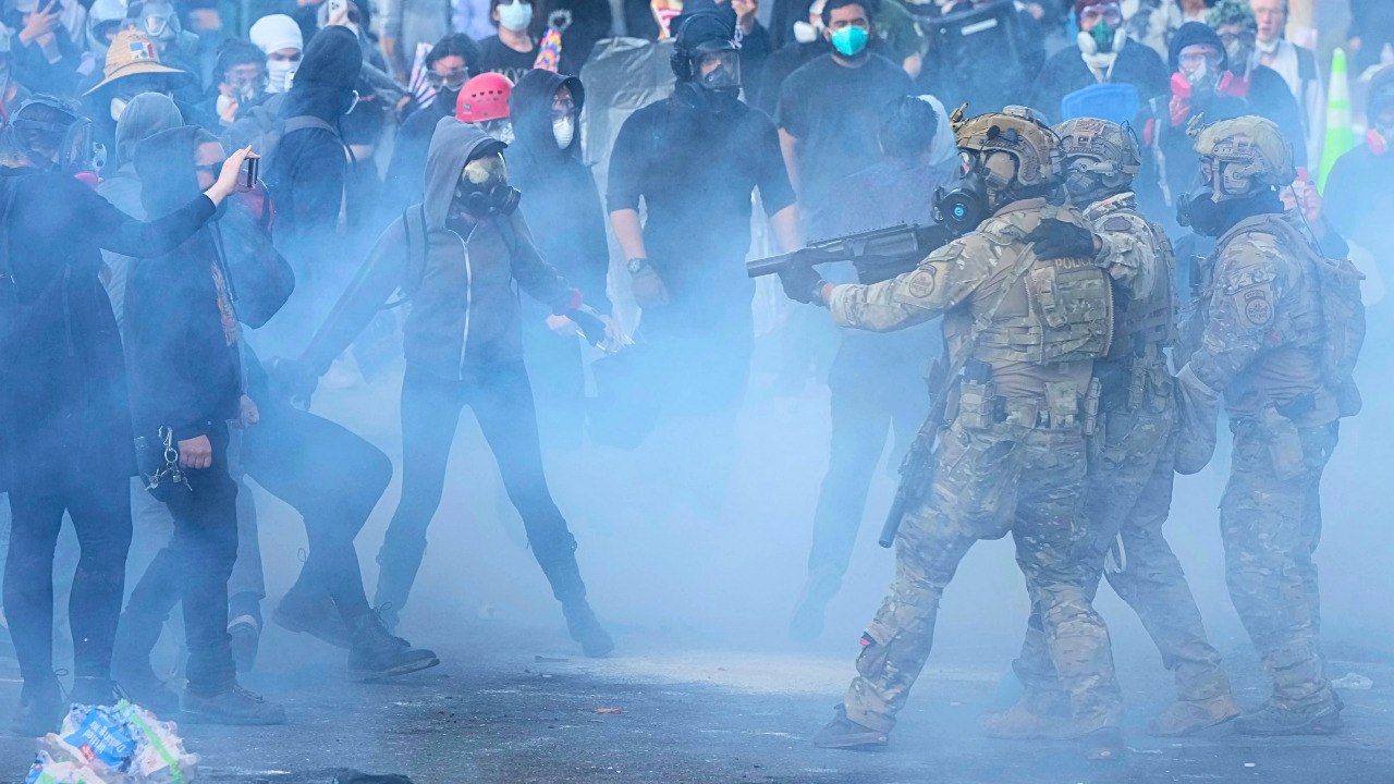Federal Agents Open Fire On Venezuelan Gang In...