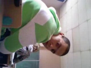 Amine achter de rug jajaja