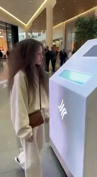 AI Hair Styling Machine in the Street? How This Viral Video Fooled Millions